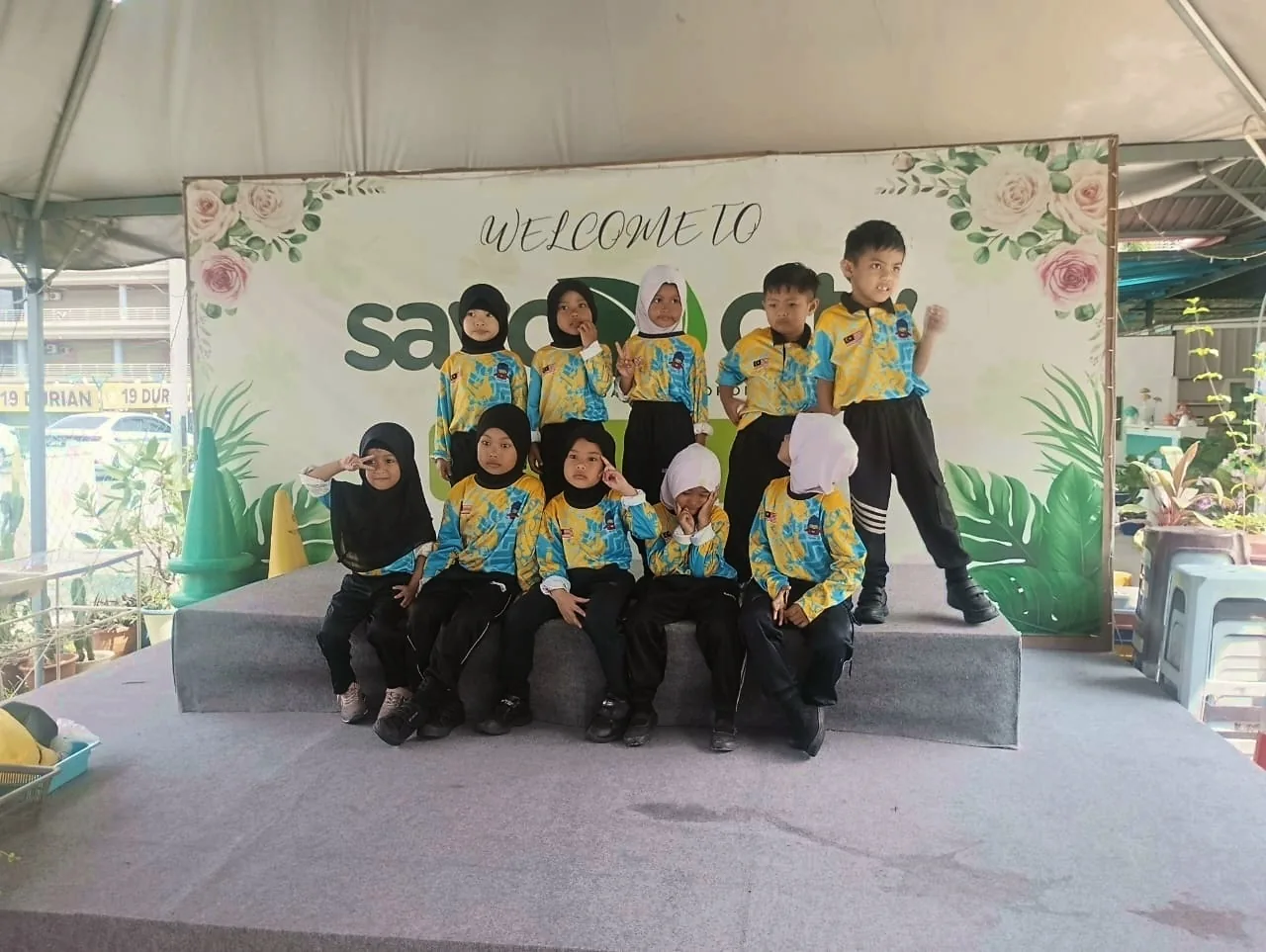Foto hero: lawatan kumpulan kecil di pentas Sayo City