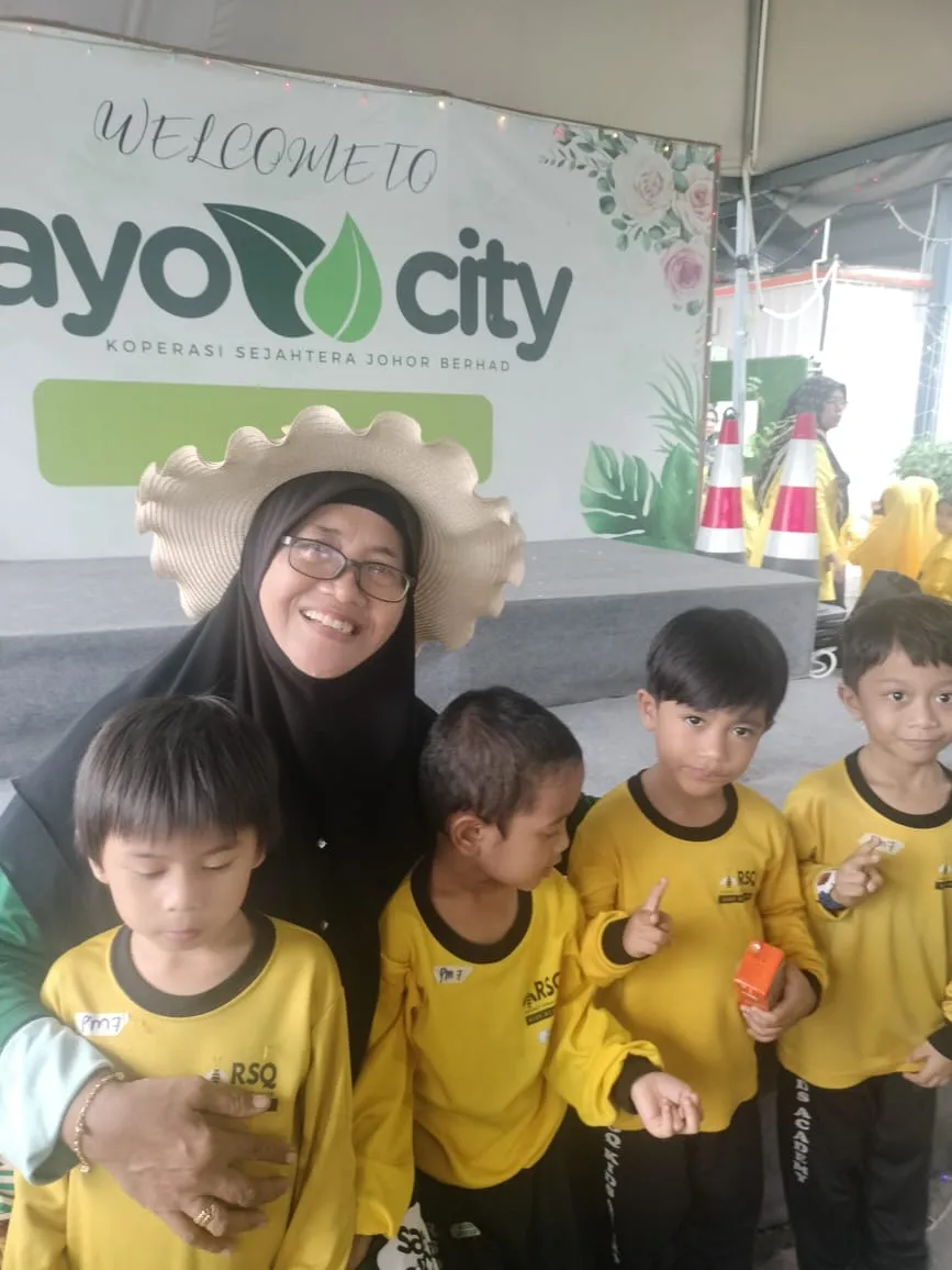 Foto: majlis penyerahan geran RM100,000